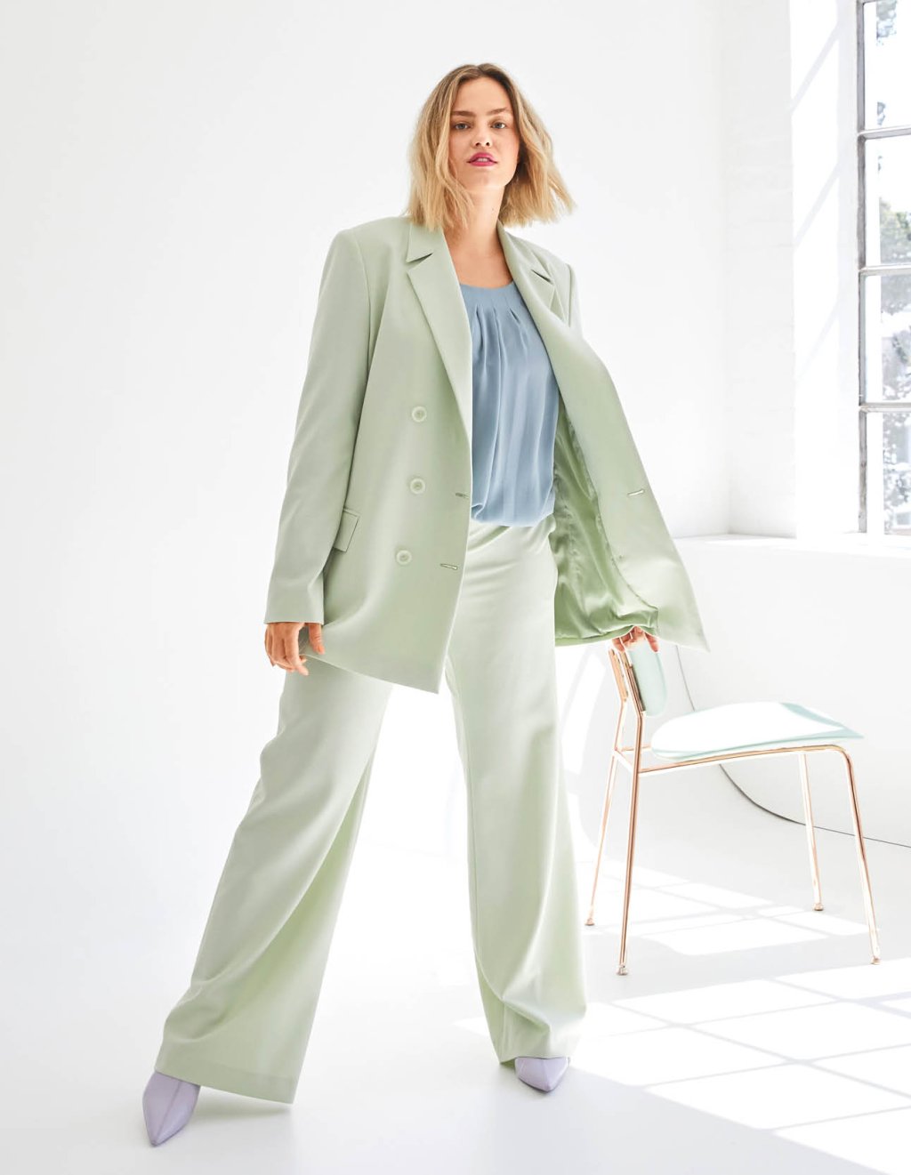 01 Blejzr s dlouhými klopami