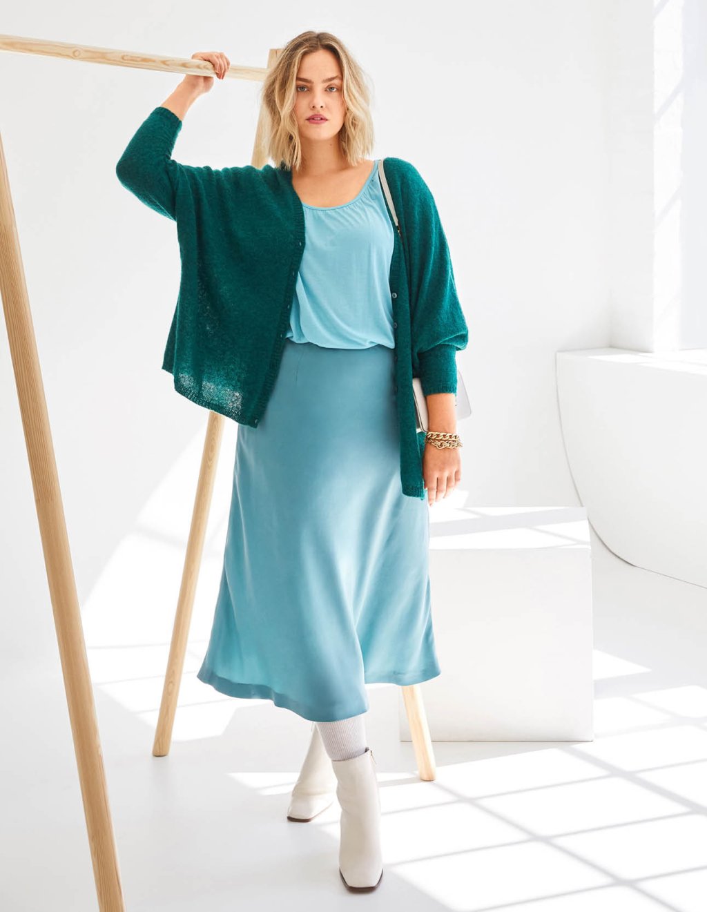 02 Sukně s postupně se rozšiřující linií