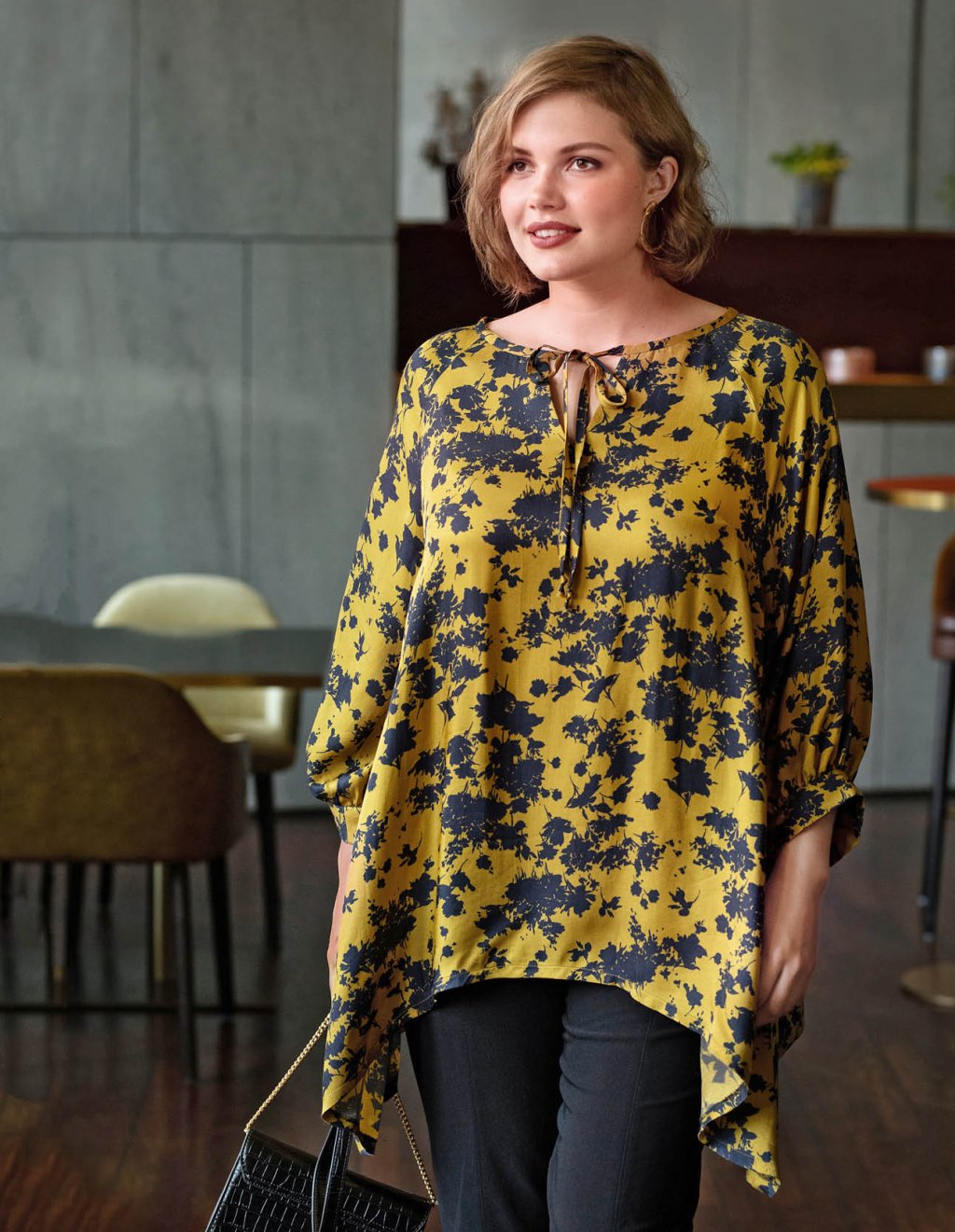 14 Halenka se zaoblenou záložkou