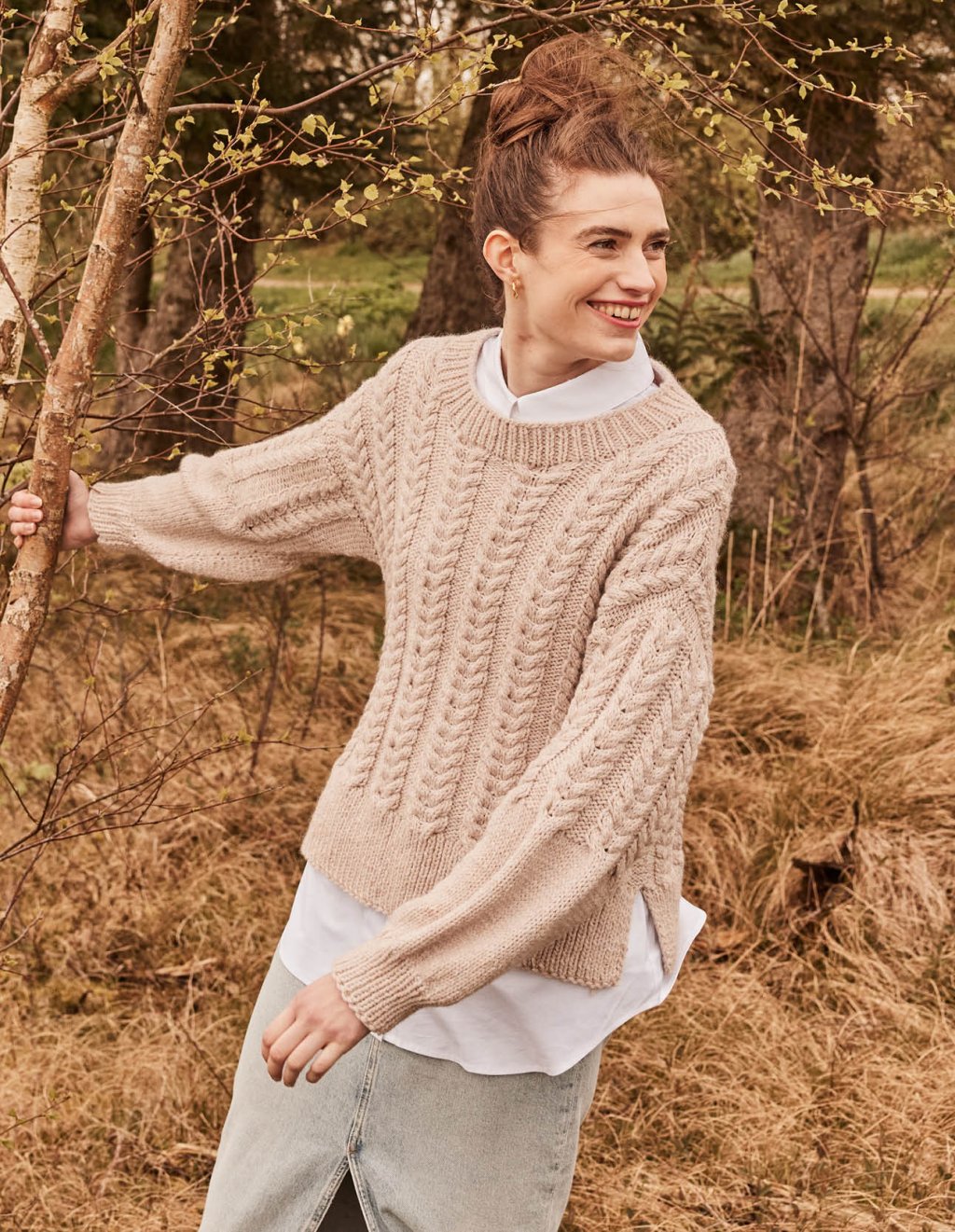 06 Pulovr se širokým copánkovým vzorem