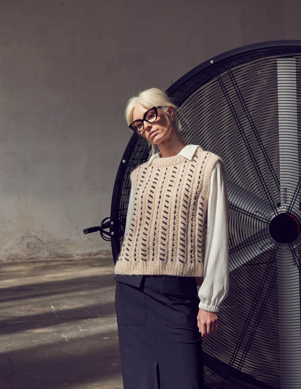 11 Černobílá vesta