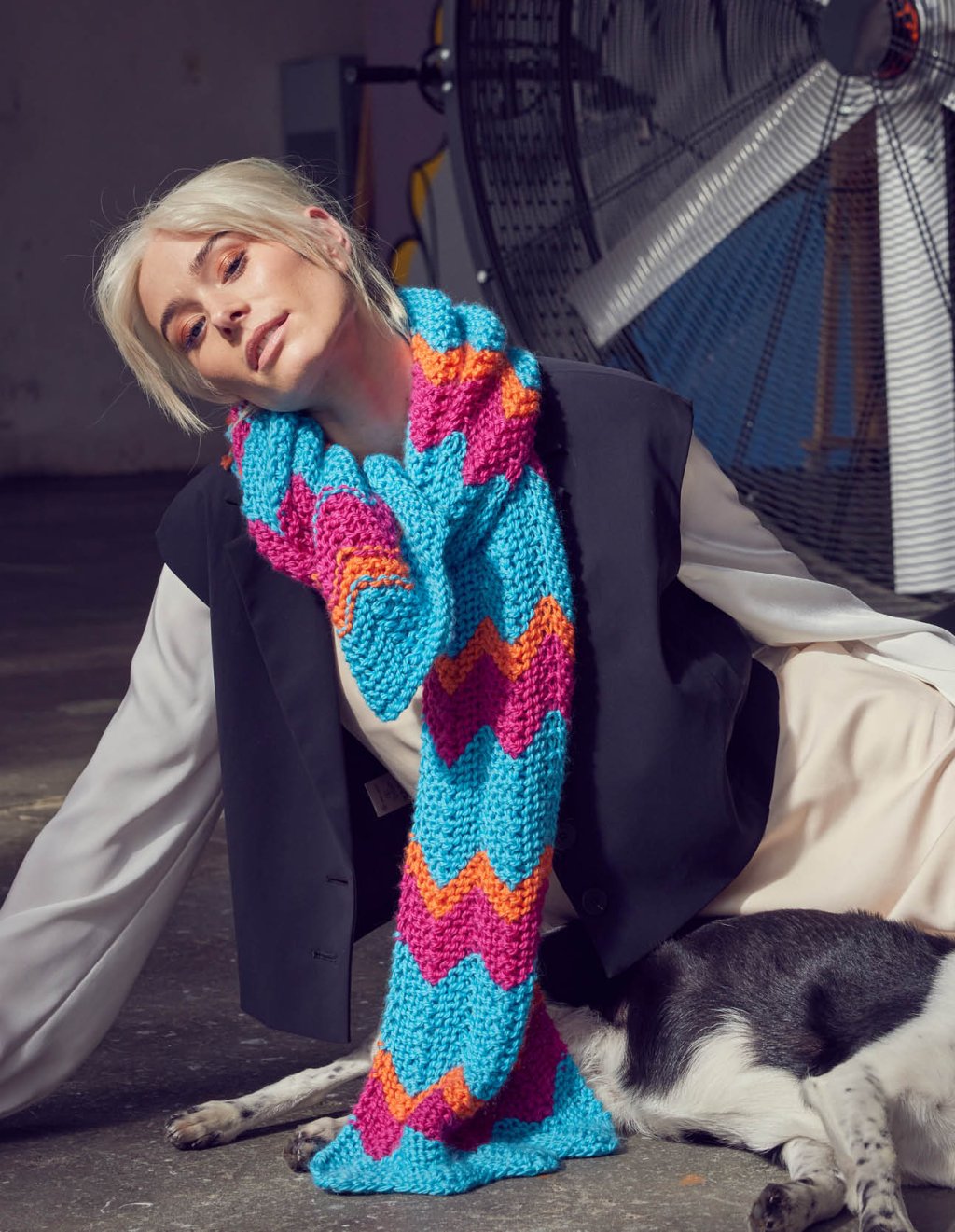 18 Šála s klikatými pruhy