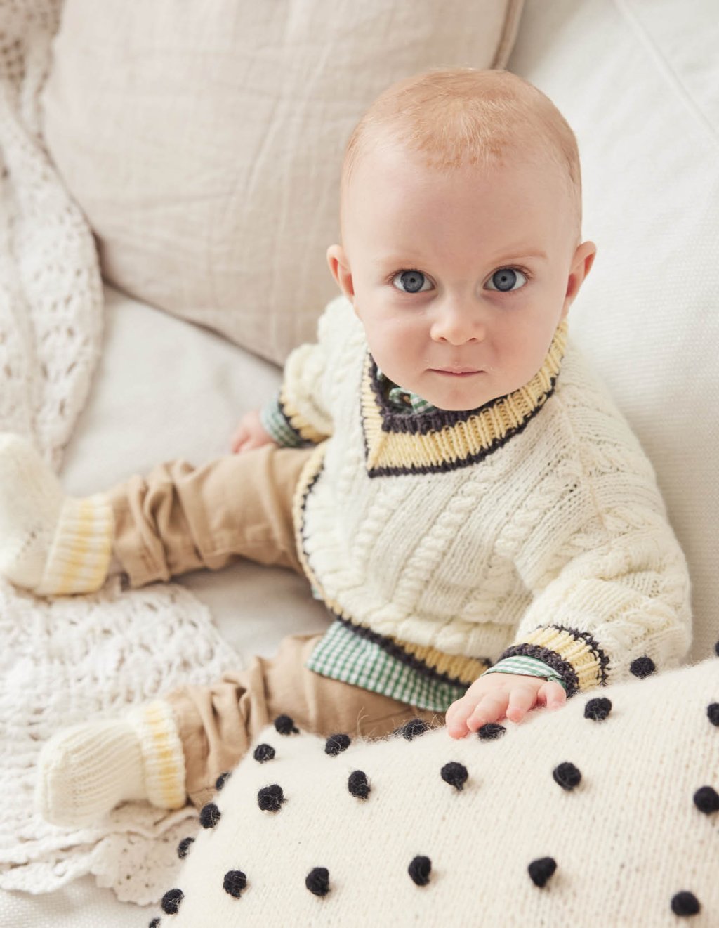 37 Pulovr se špičatým výstřihem