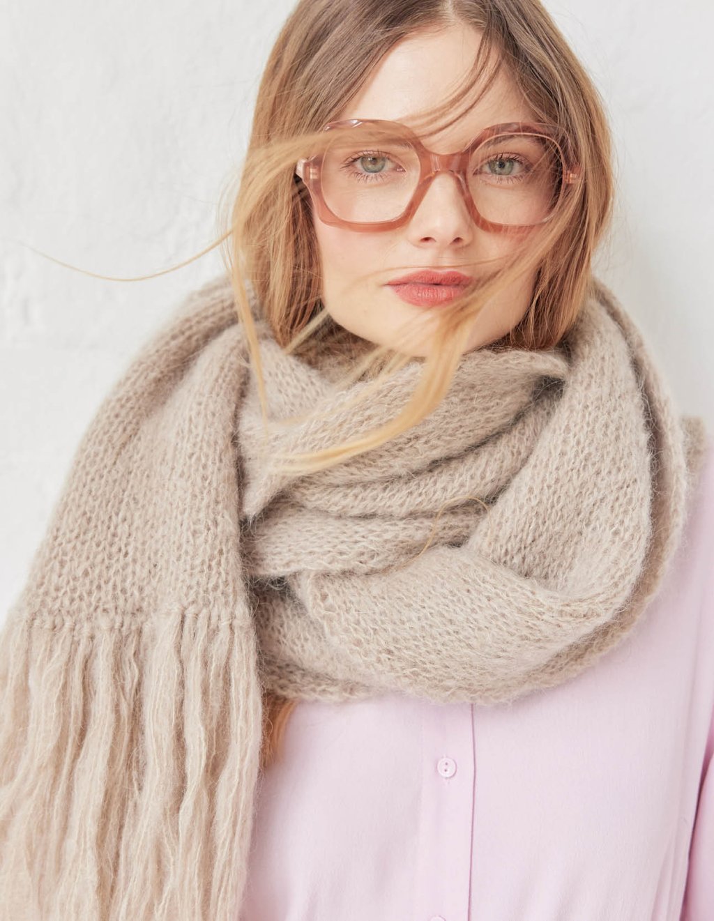 42 Šála s třásněmi