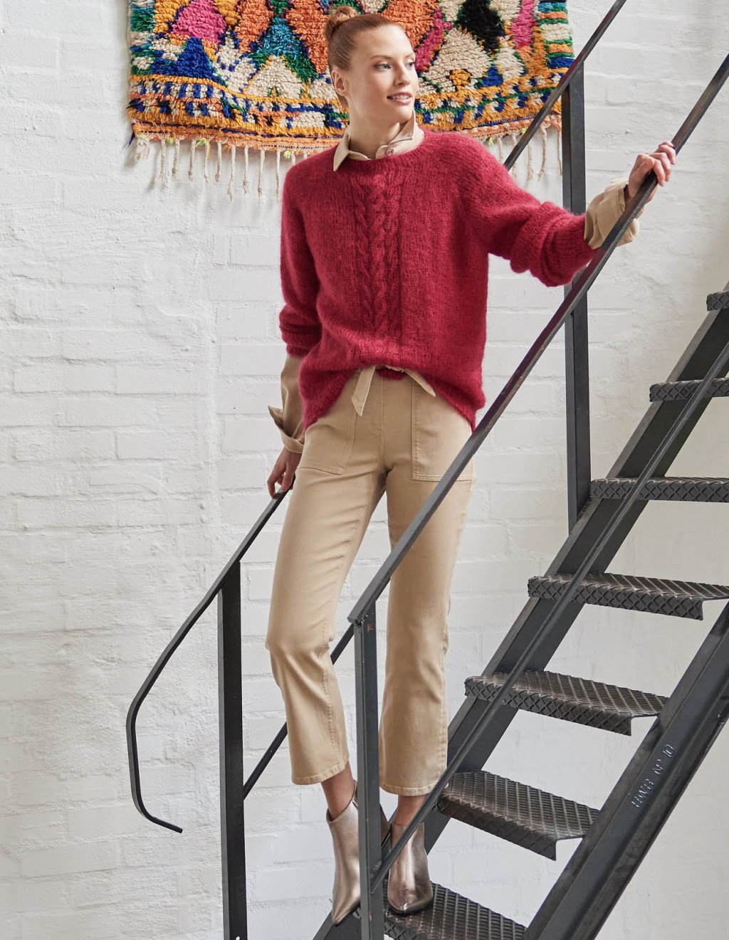 21 Pulovr s copánky vpředu