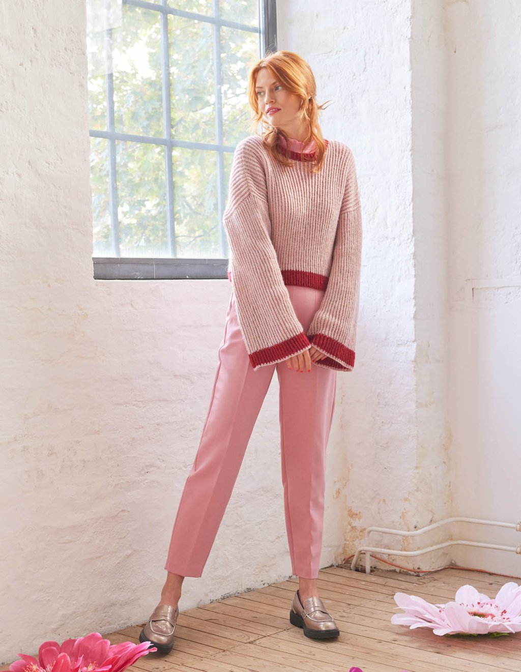 27 Pulovr se širokými rukávy