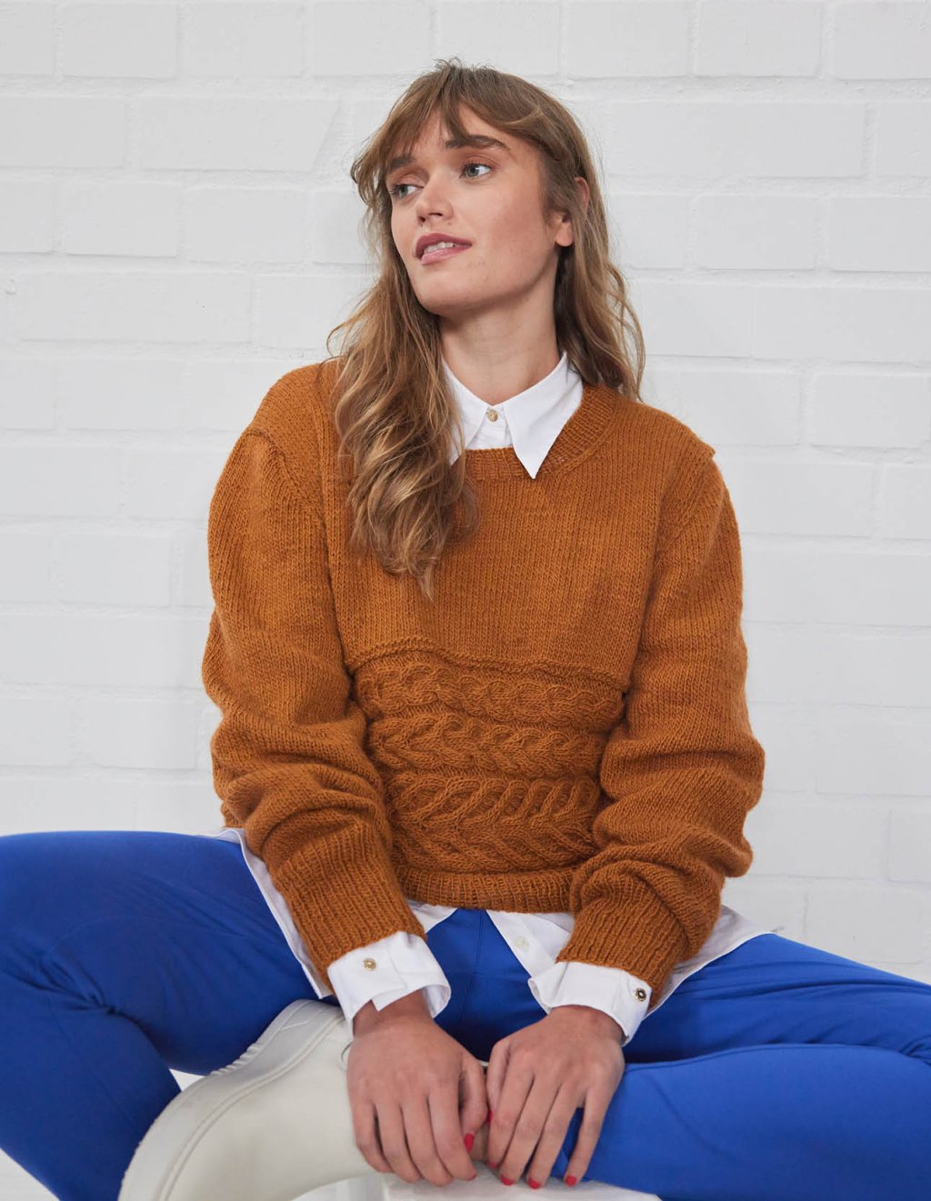 28 Pulovr s příčnými copánky