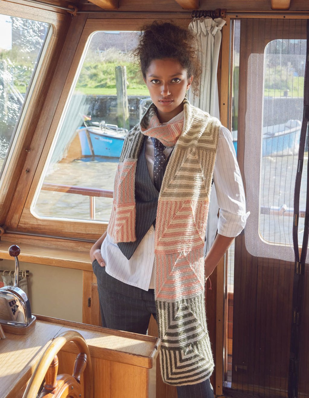 29 Šála s geometrickým vzorem