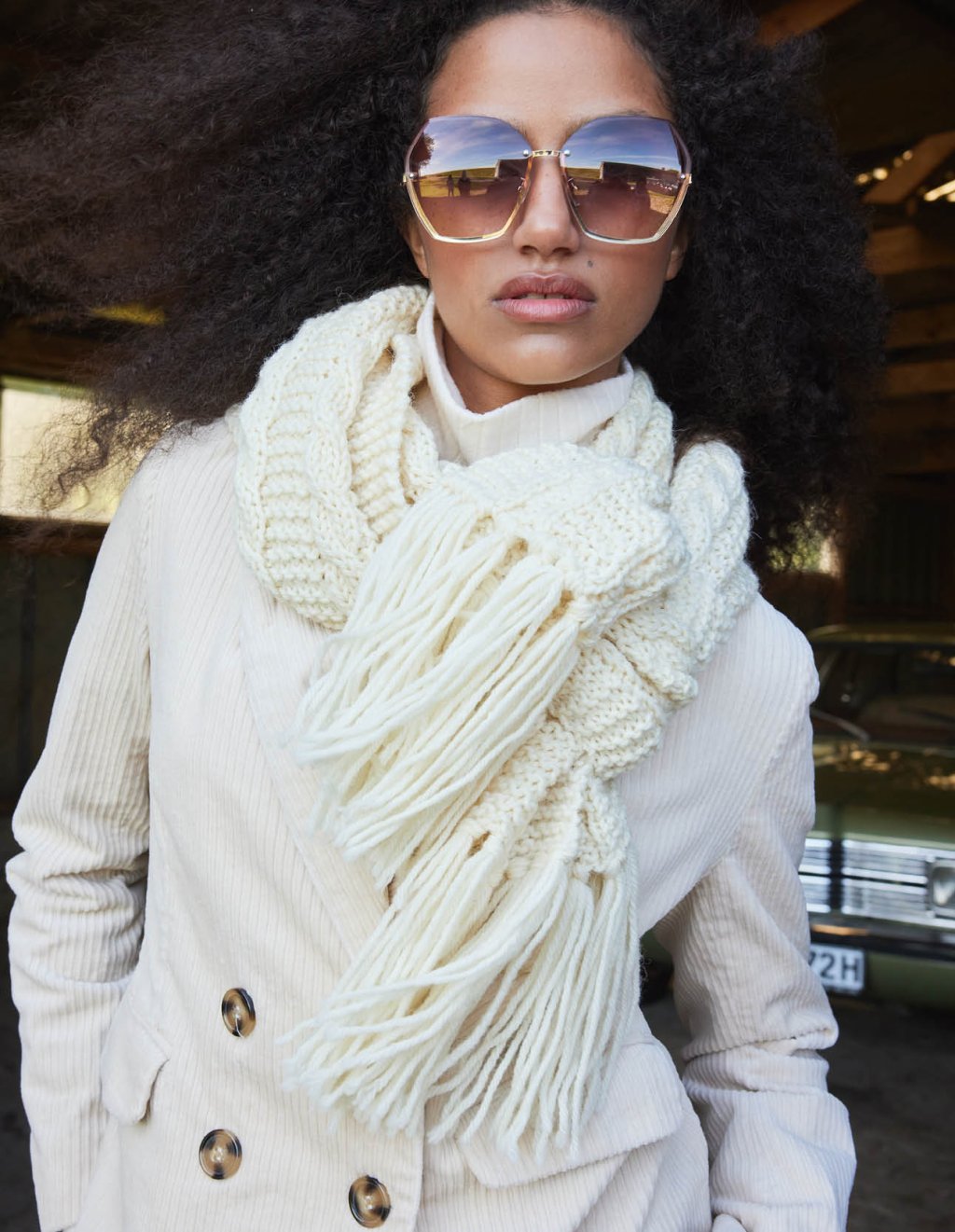 41 Šála s copánky a třásněmi