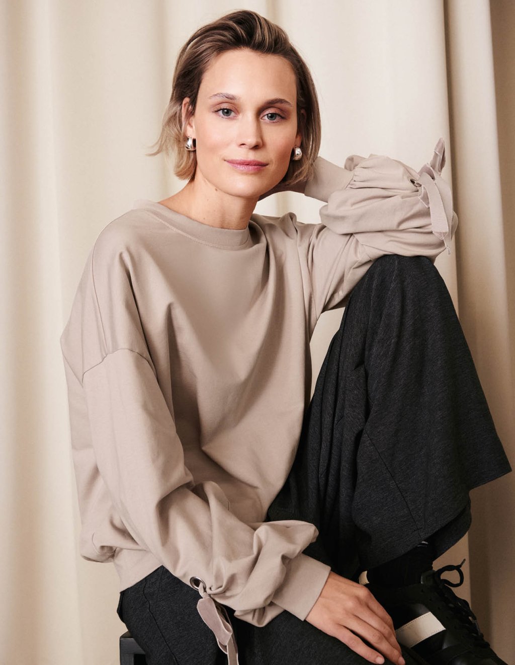 3C Pulovr s mašlemi