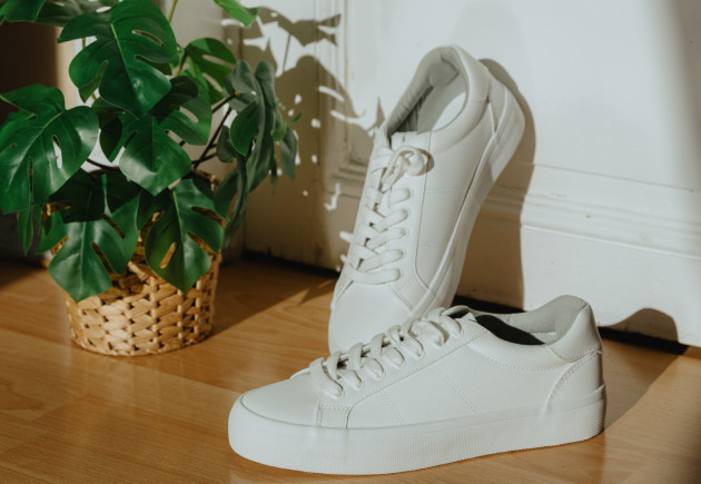 jake-modely-bilych-tenisek-vybrat(1)